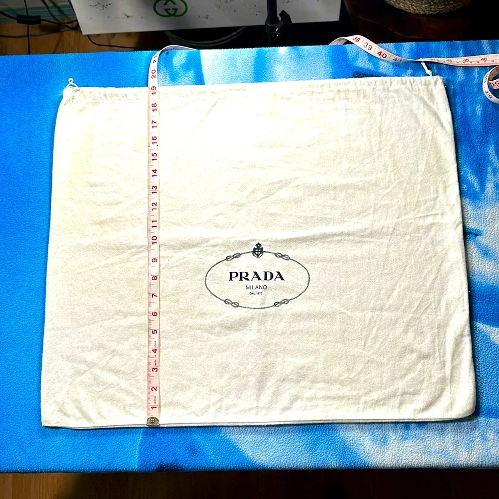 PRADA 🔥 Dust Cover - Picture 2 of 6